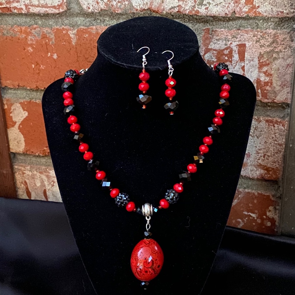 Women’s red & black necklace & matching earrings